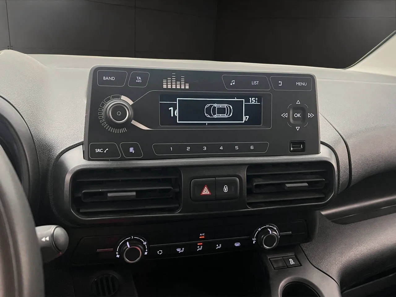 Vehicle image 20