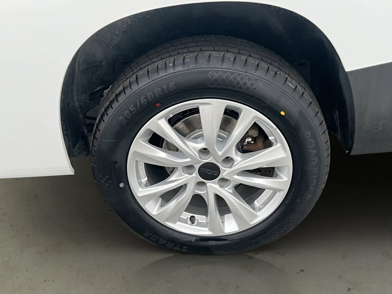 Vehicle image 25