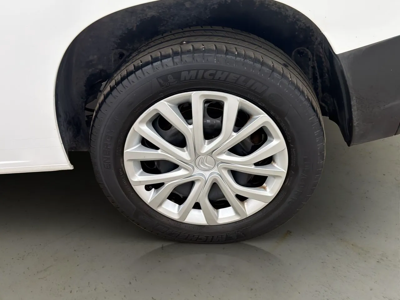 Vehicle image 22