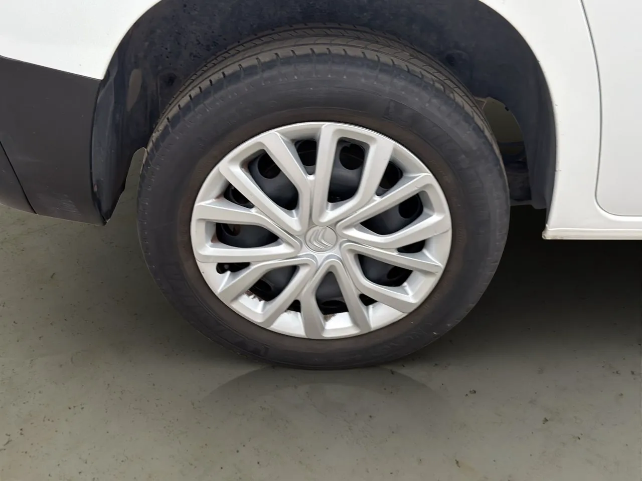 Vehicle image 23