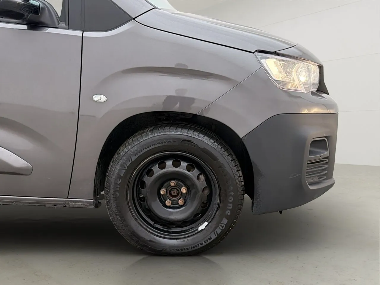 Vehicle image 35