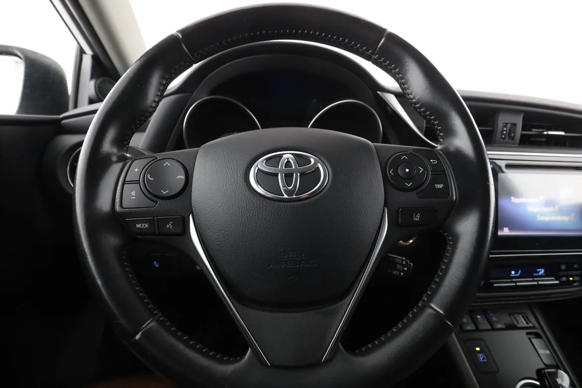 Vehicle image 18
