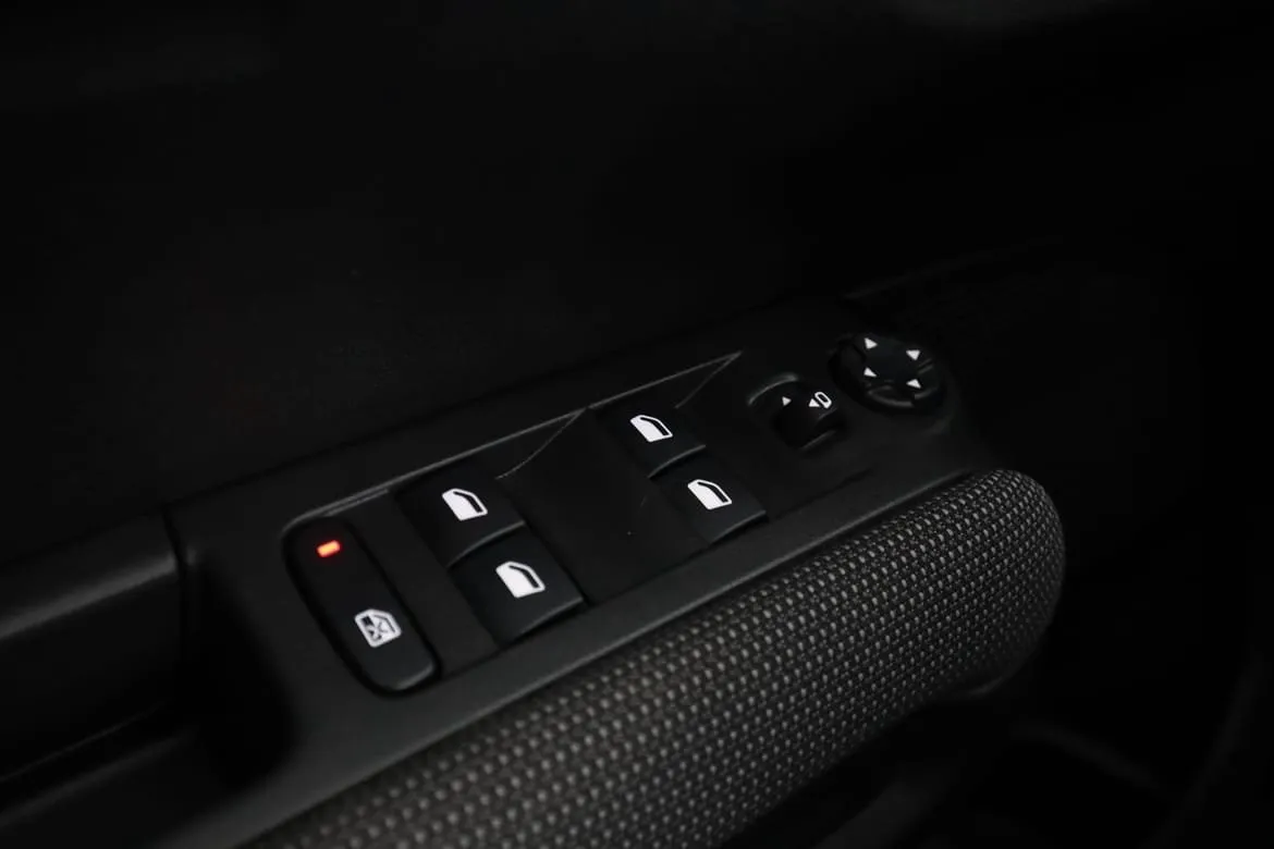 Vehicle image 32
