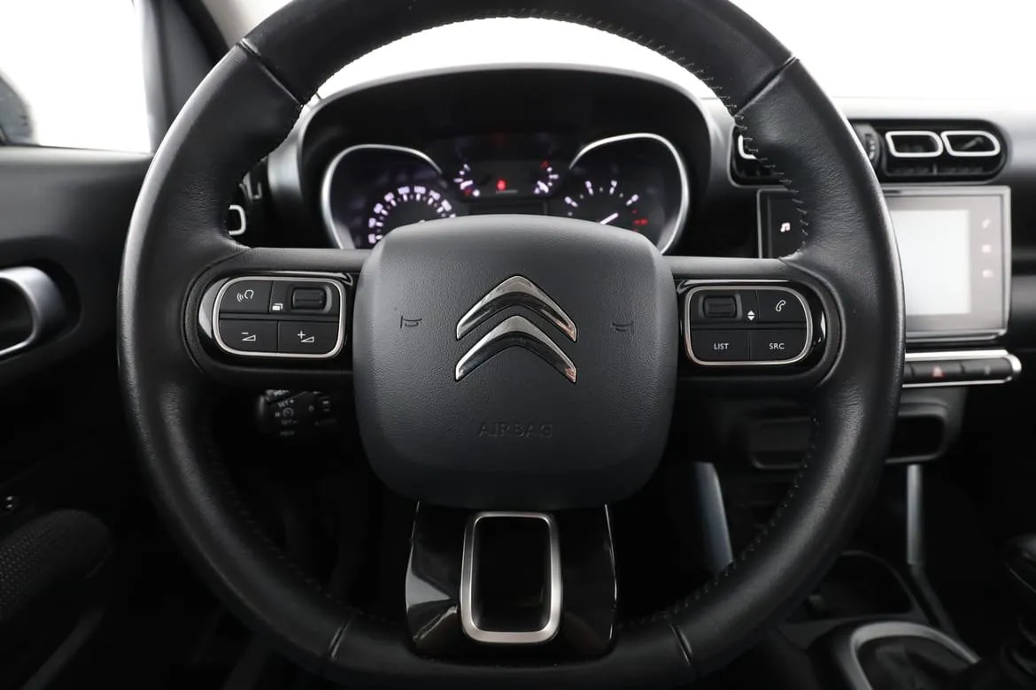 Vehicle image 18