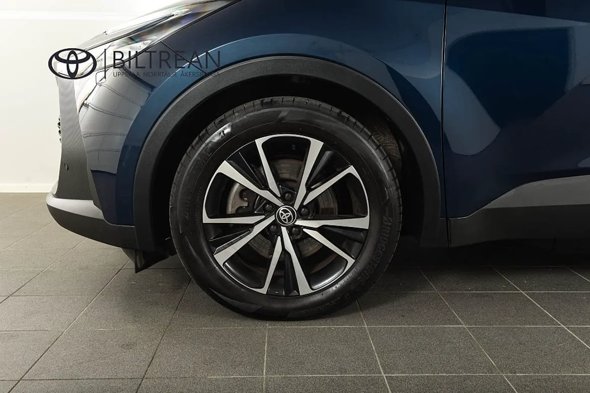 Vehicle image 14