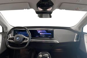 BMW iX bild 10
