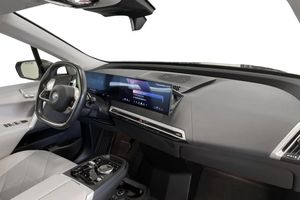 BMW iX bild 13