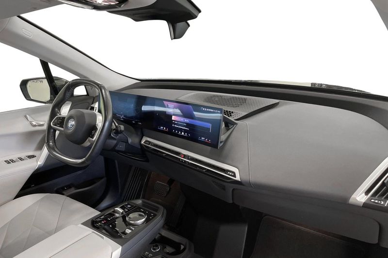 BMW iX bild 13