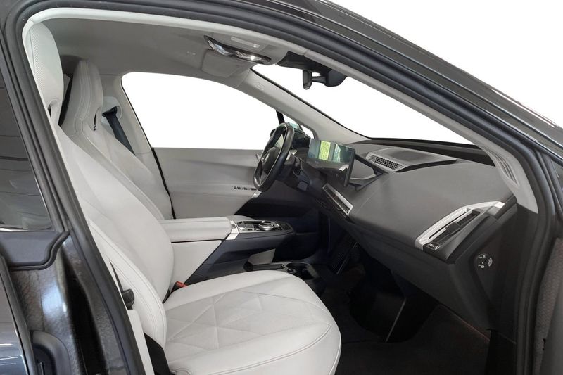 BMW iX bild 12