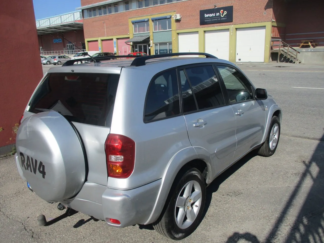 Vehicle image 4