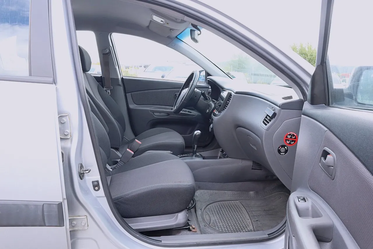 Vehicle image 14