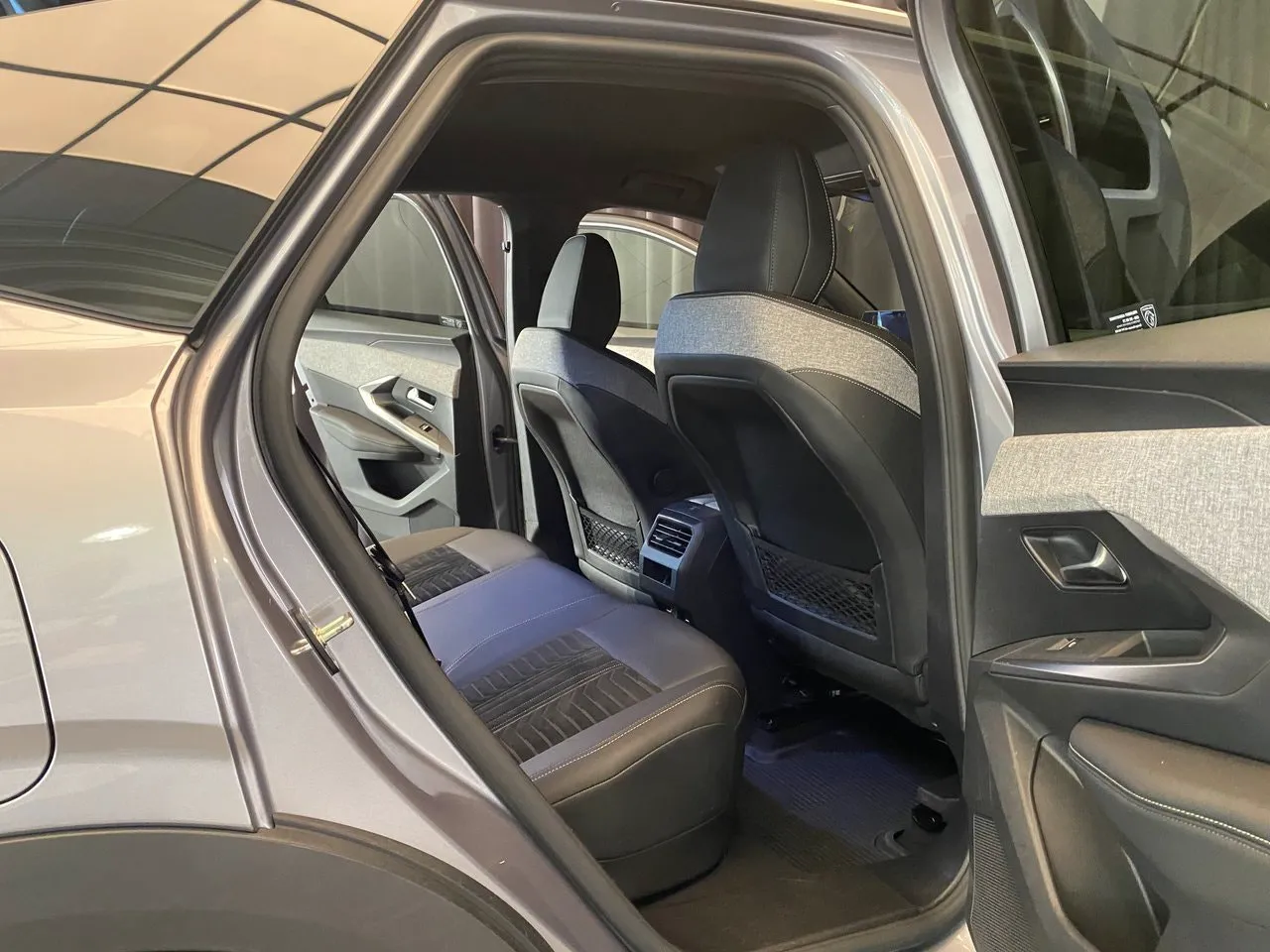 Vehicle image 35