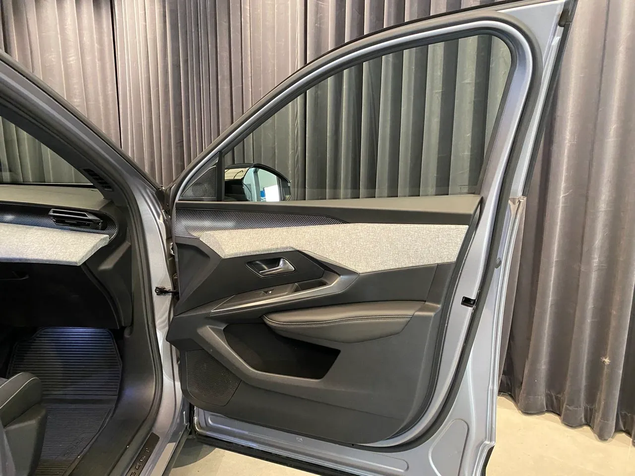 Vehicle image 36