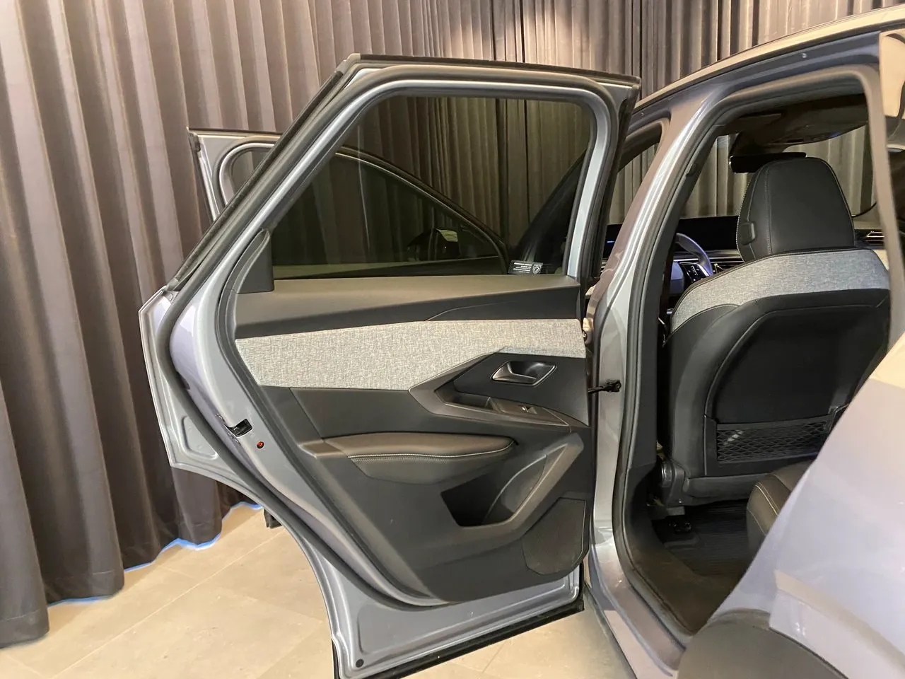 Vehicle image 31