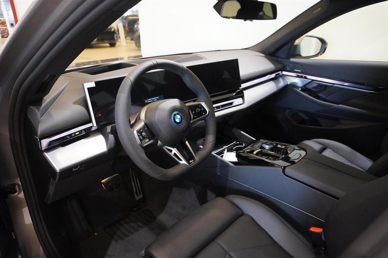 BMW i5 bild 2