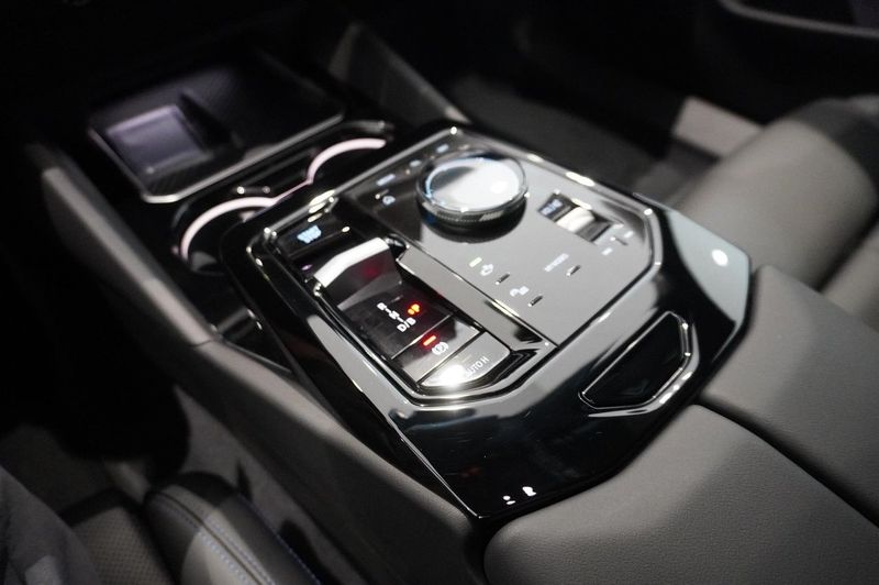 BMW i5 bild 10