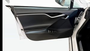 Tesla Model S bild 11