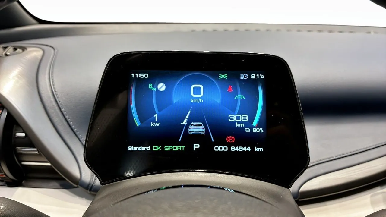 Vehicle image 21
