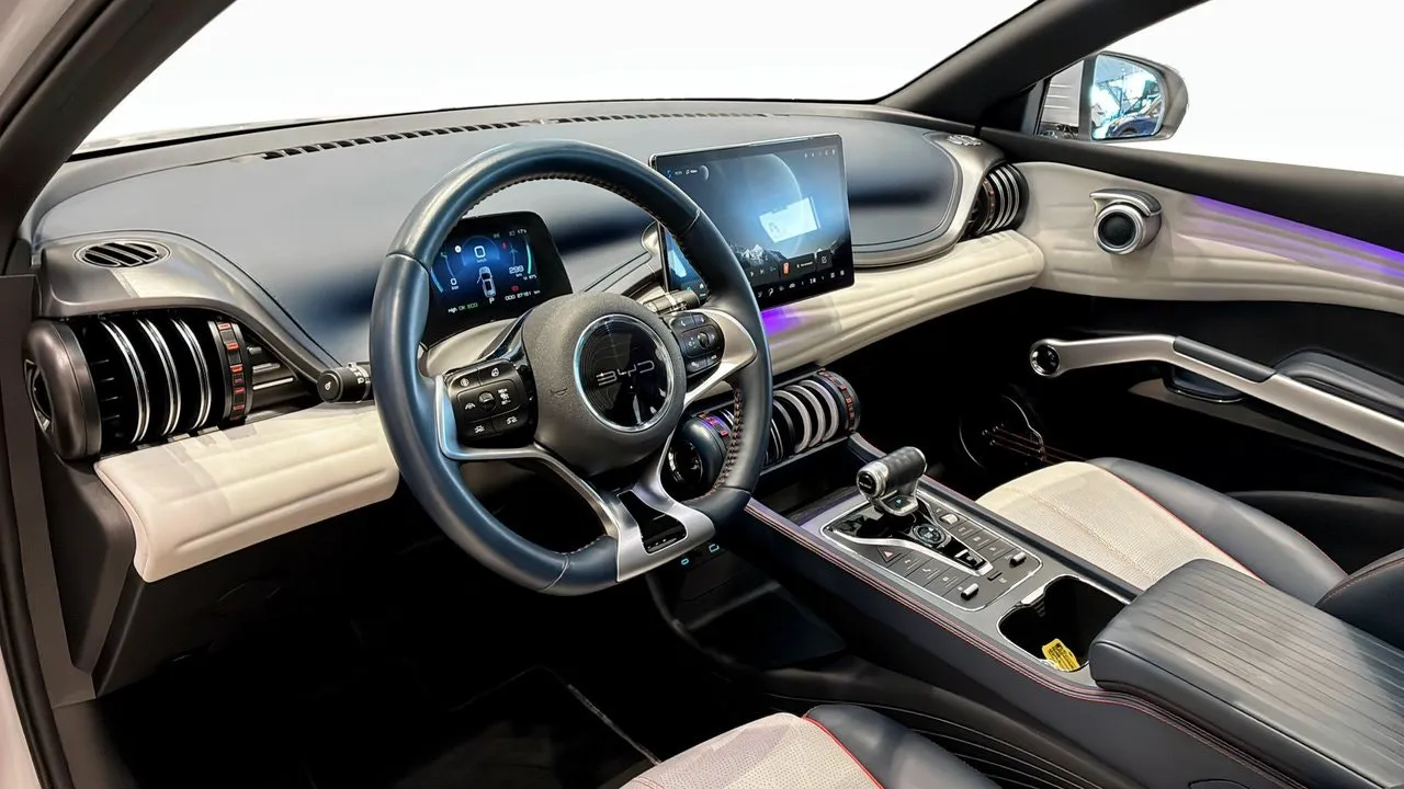 Vehicle image 9