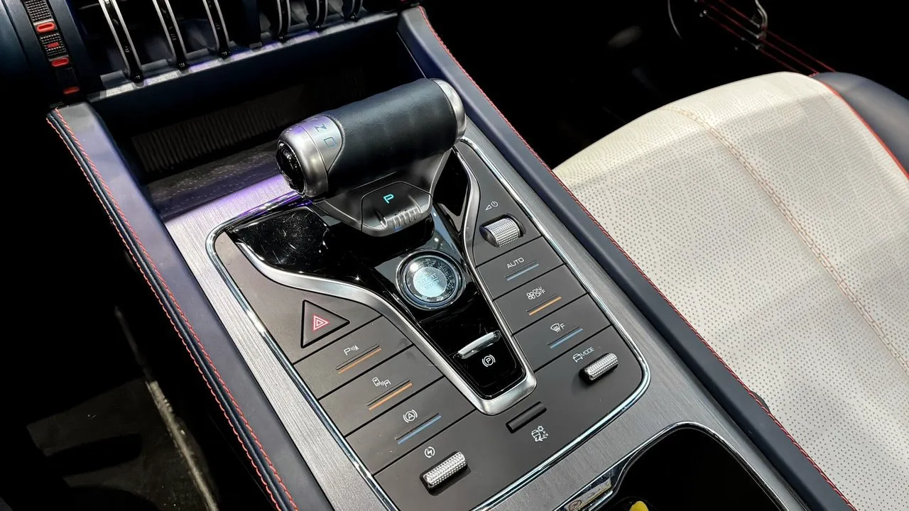 Vehicle image 18