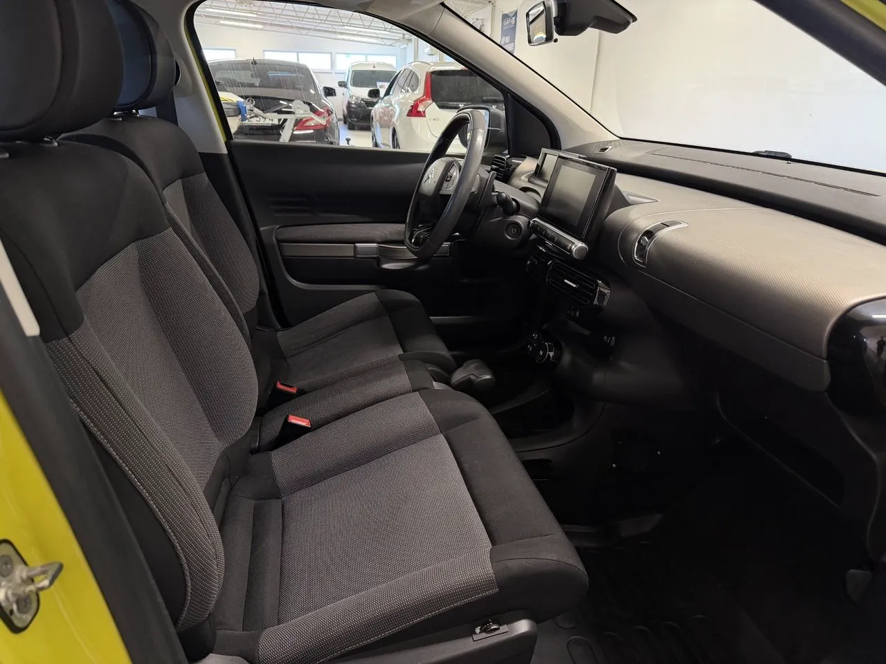 Vehicle image 7