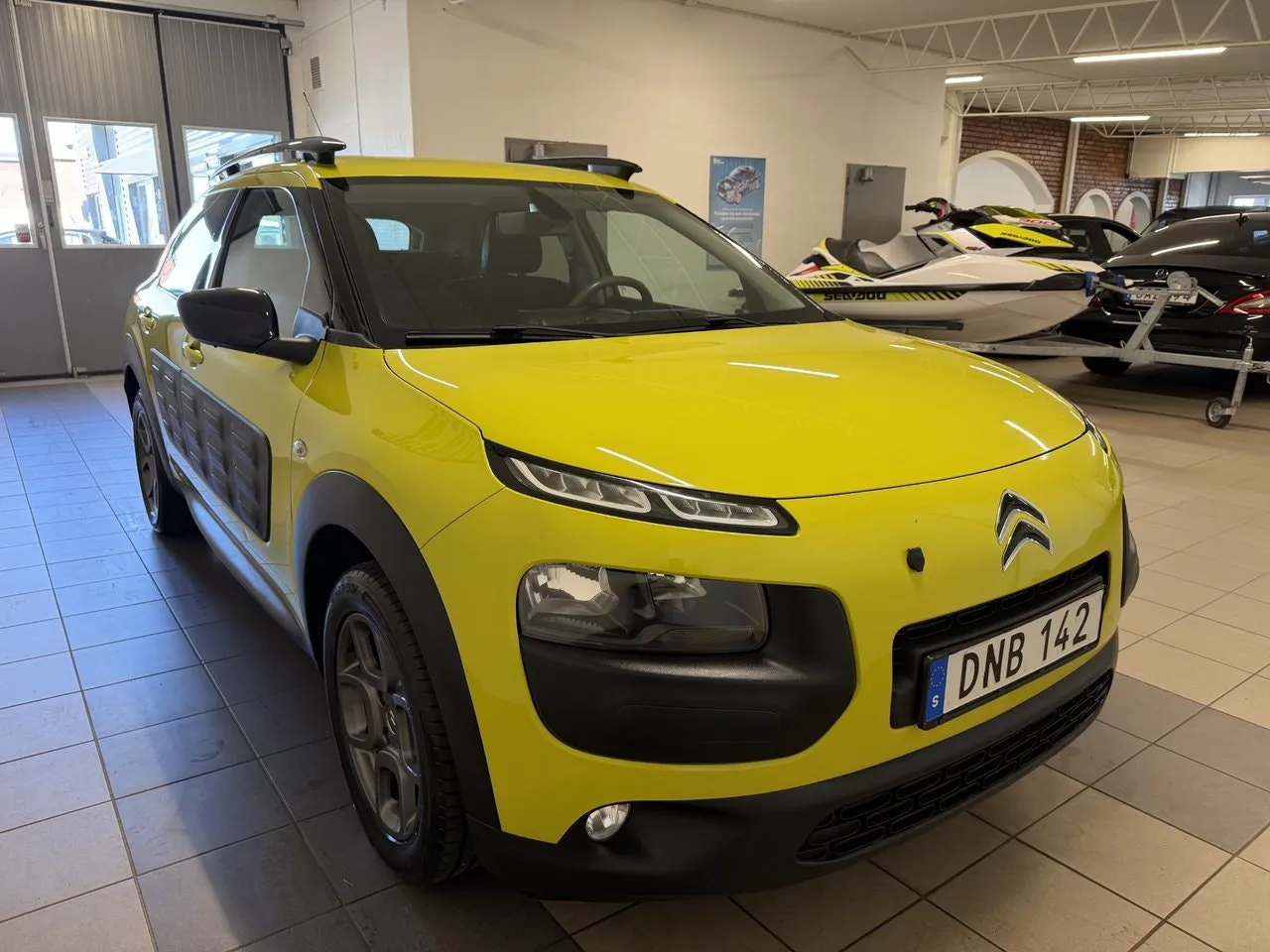 Vehicle image 5