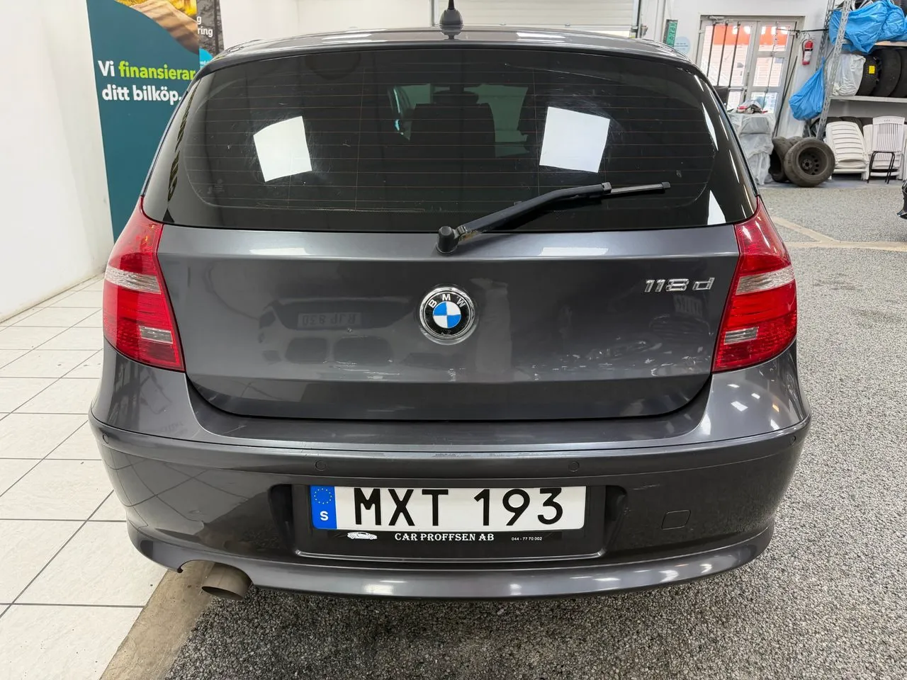 Vehicle image 16