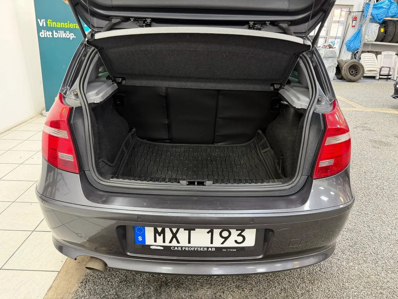 Vehicle image 14