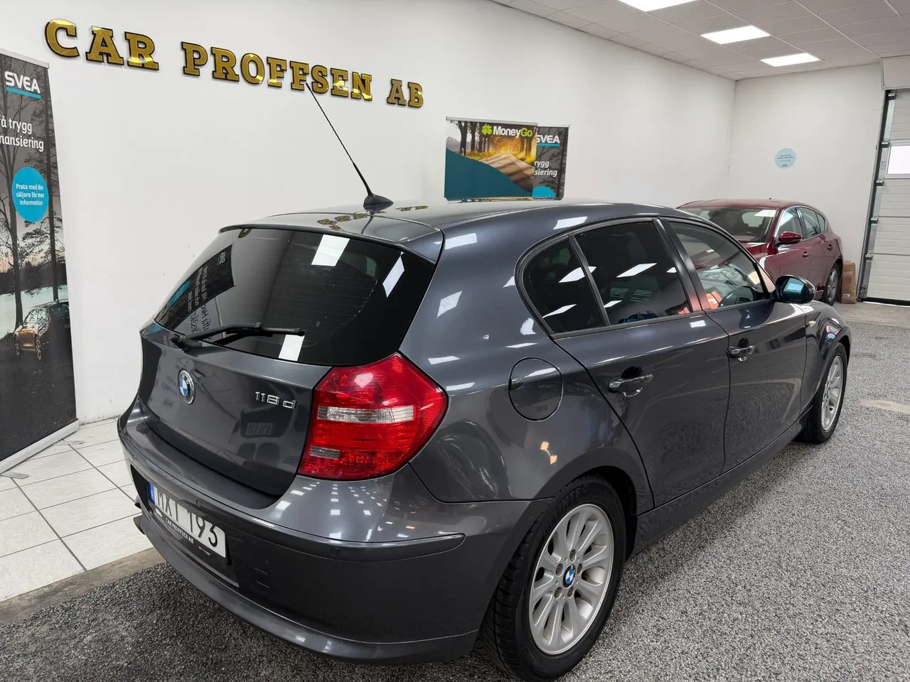 Vehicle image 19