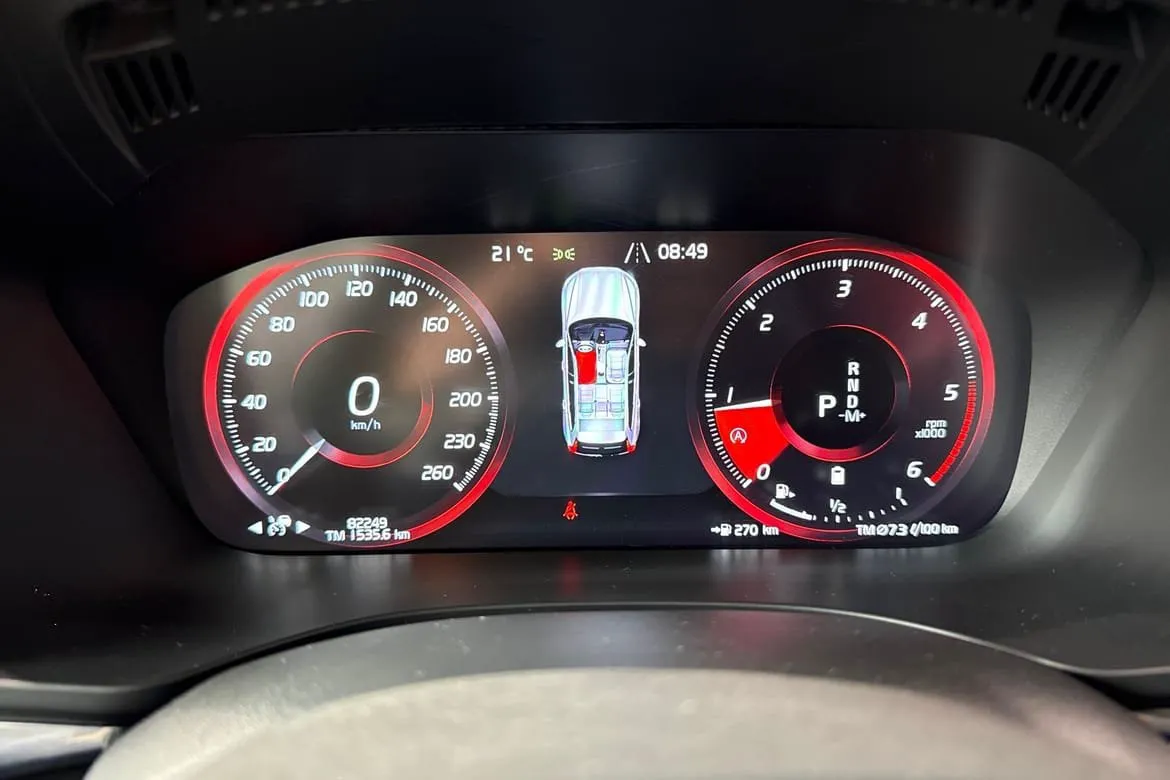 Vehicle image 15