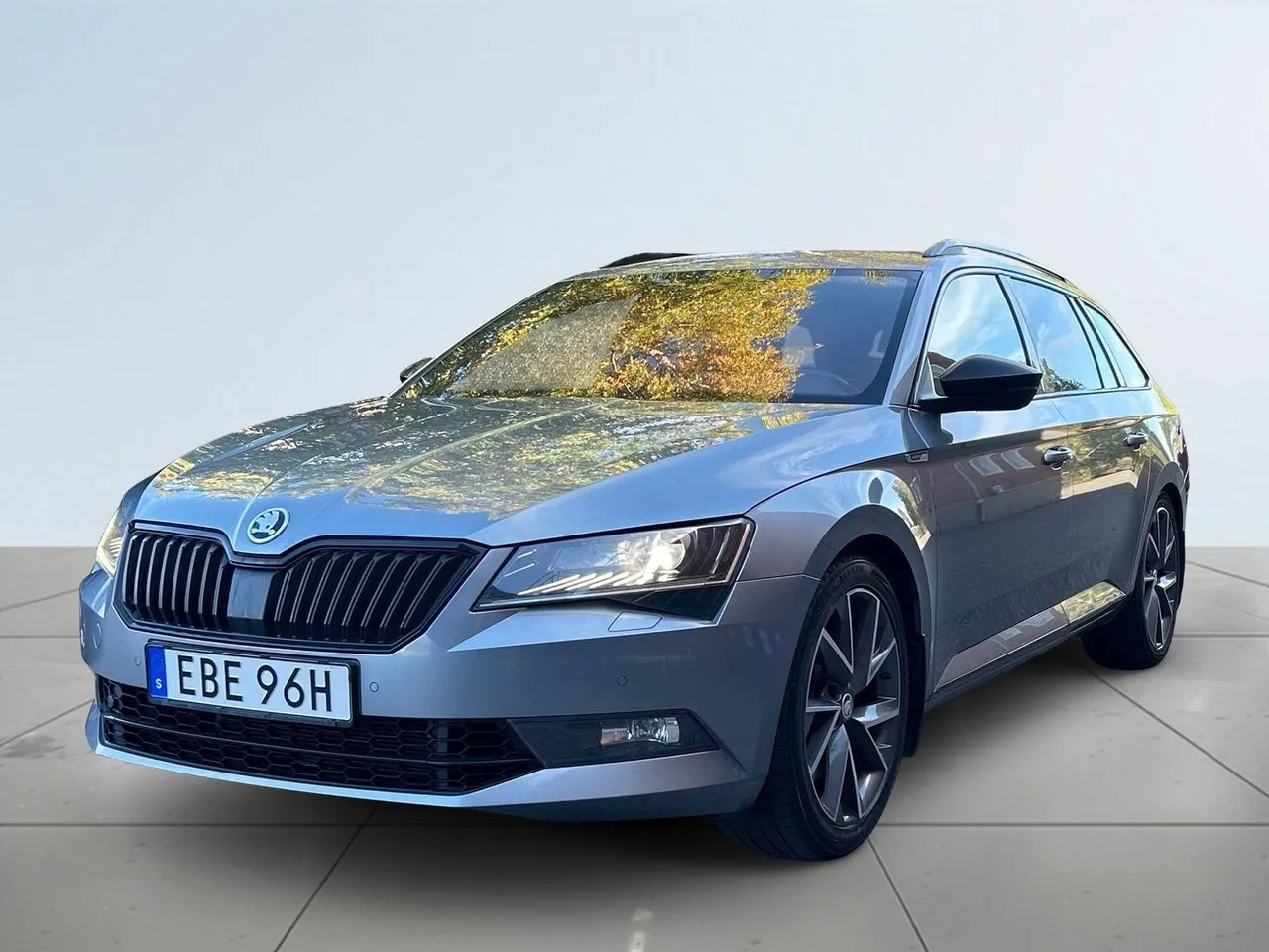 Vehicle image 15