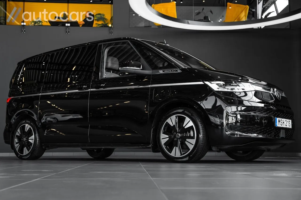 Vehicle image 32