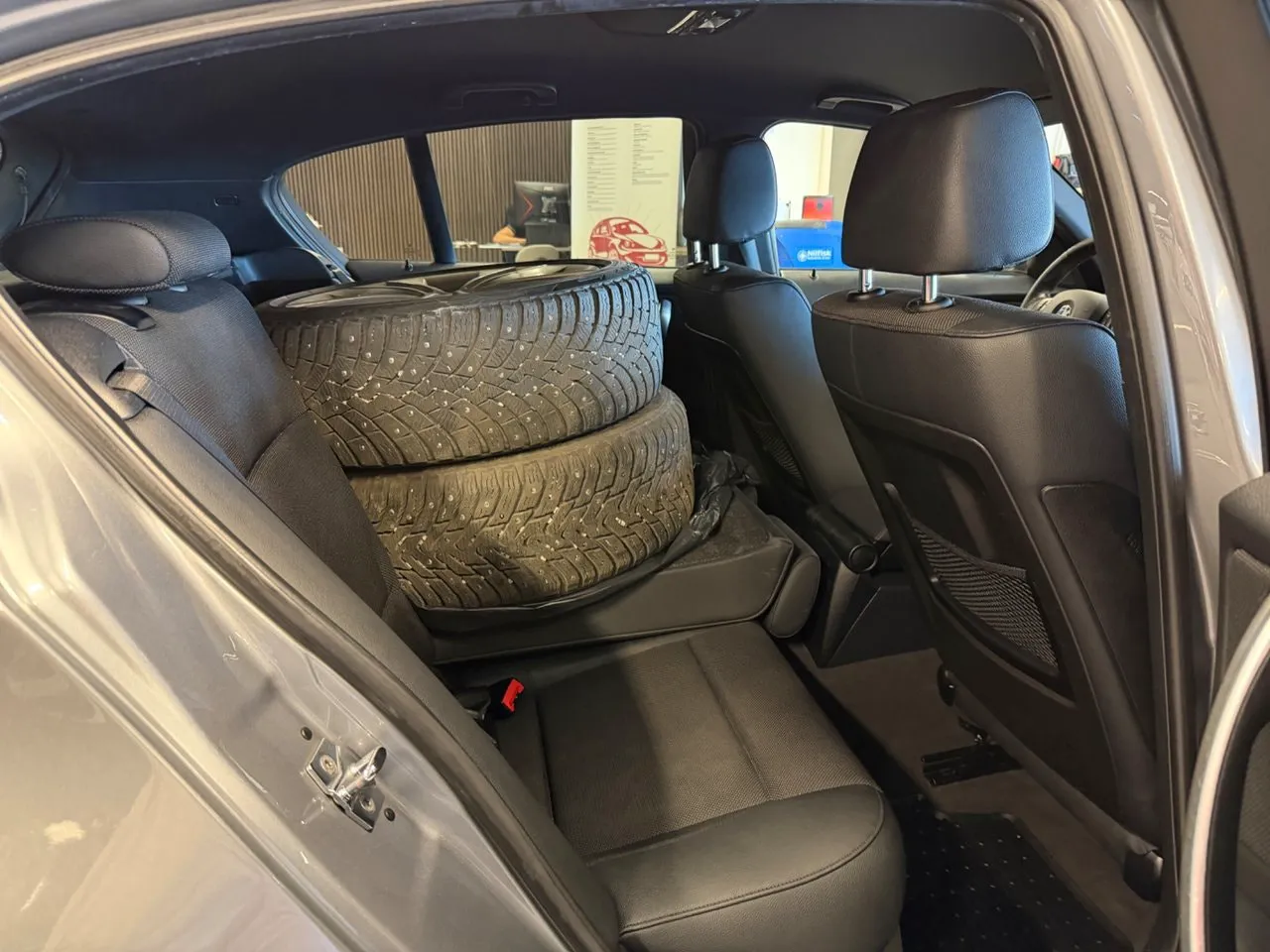 Vehicle image 21