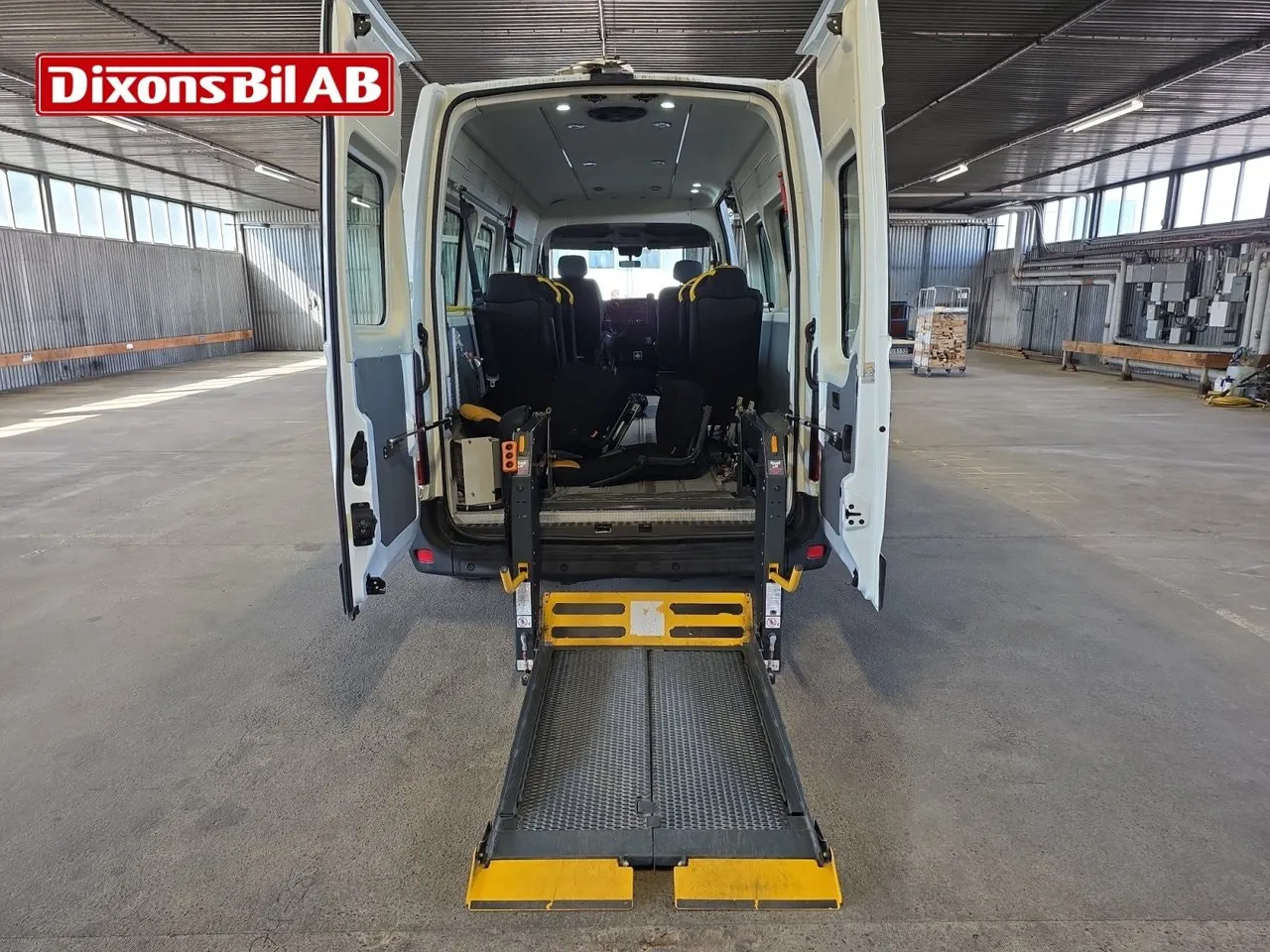 Vehicle image 11