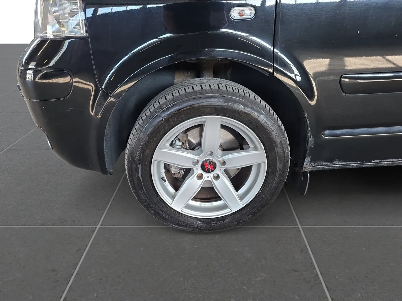 Vehicle image 5