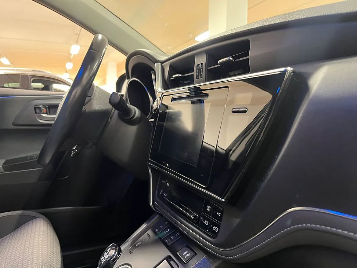 Vehicle image 18
