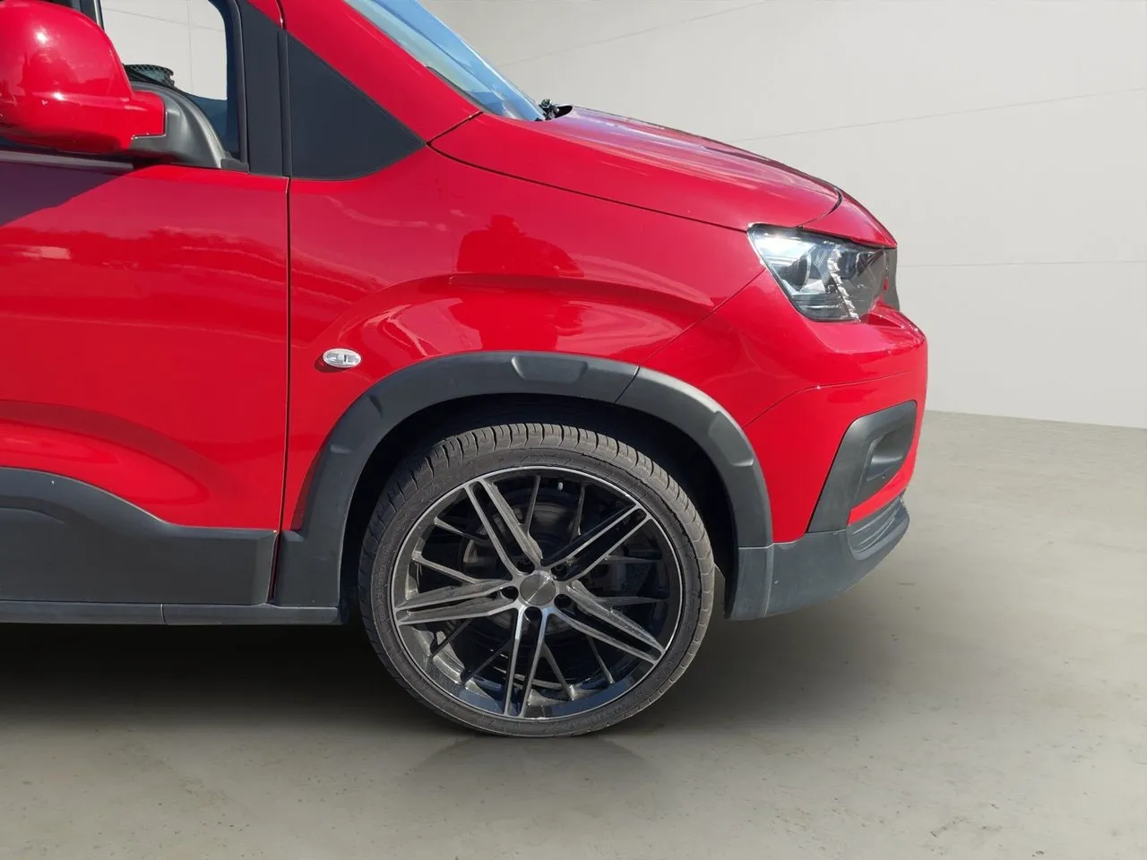 Vehicle image 36