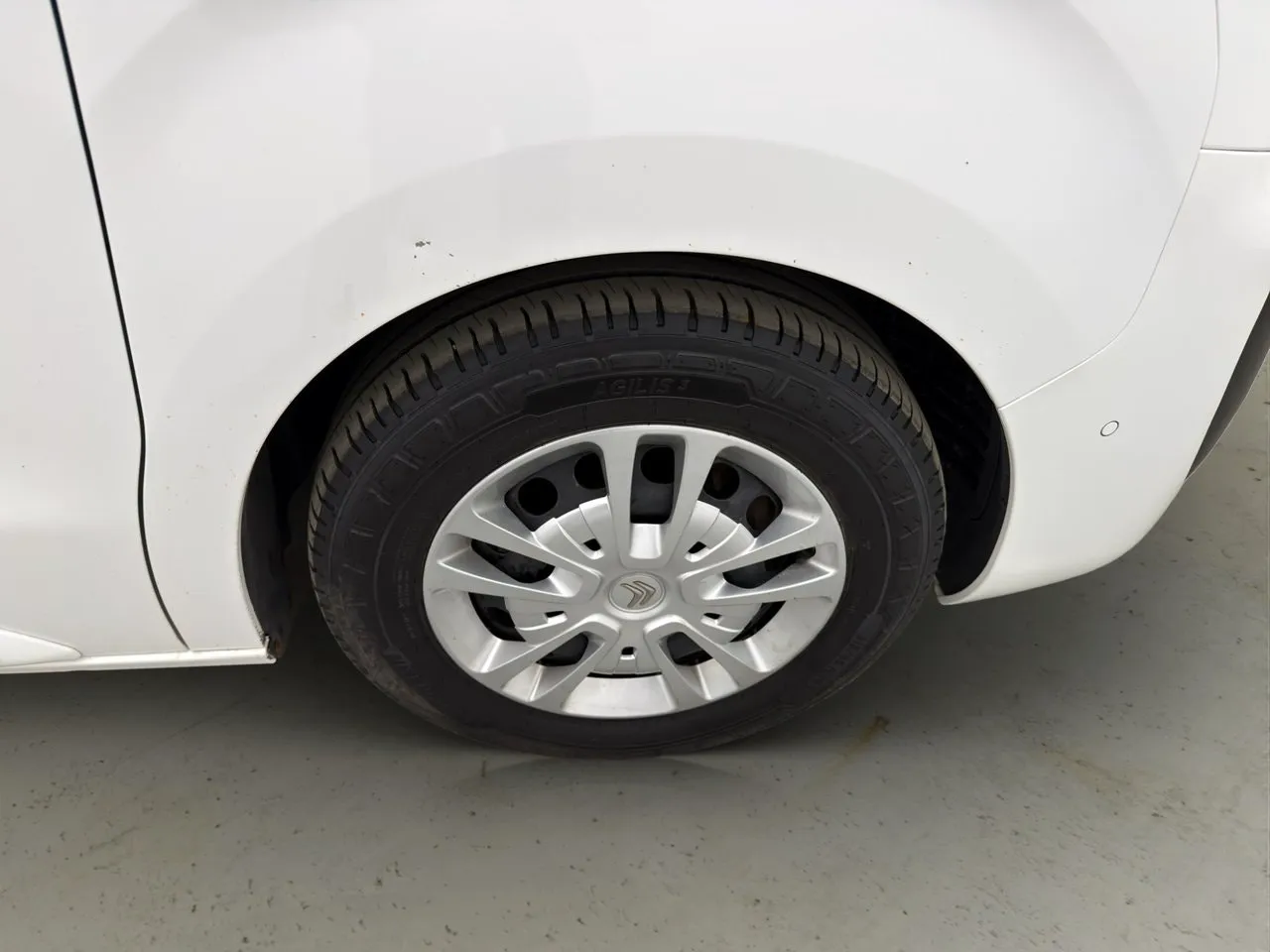 Vehicle image 25