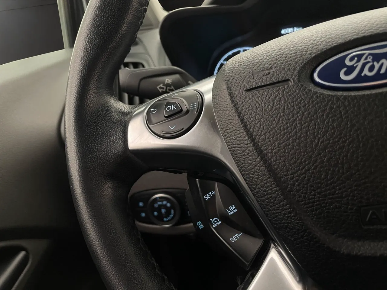 Vehicle image 18