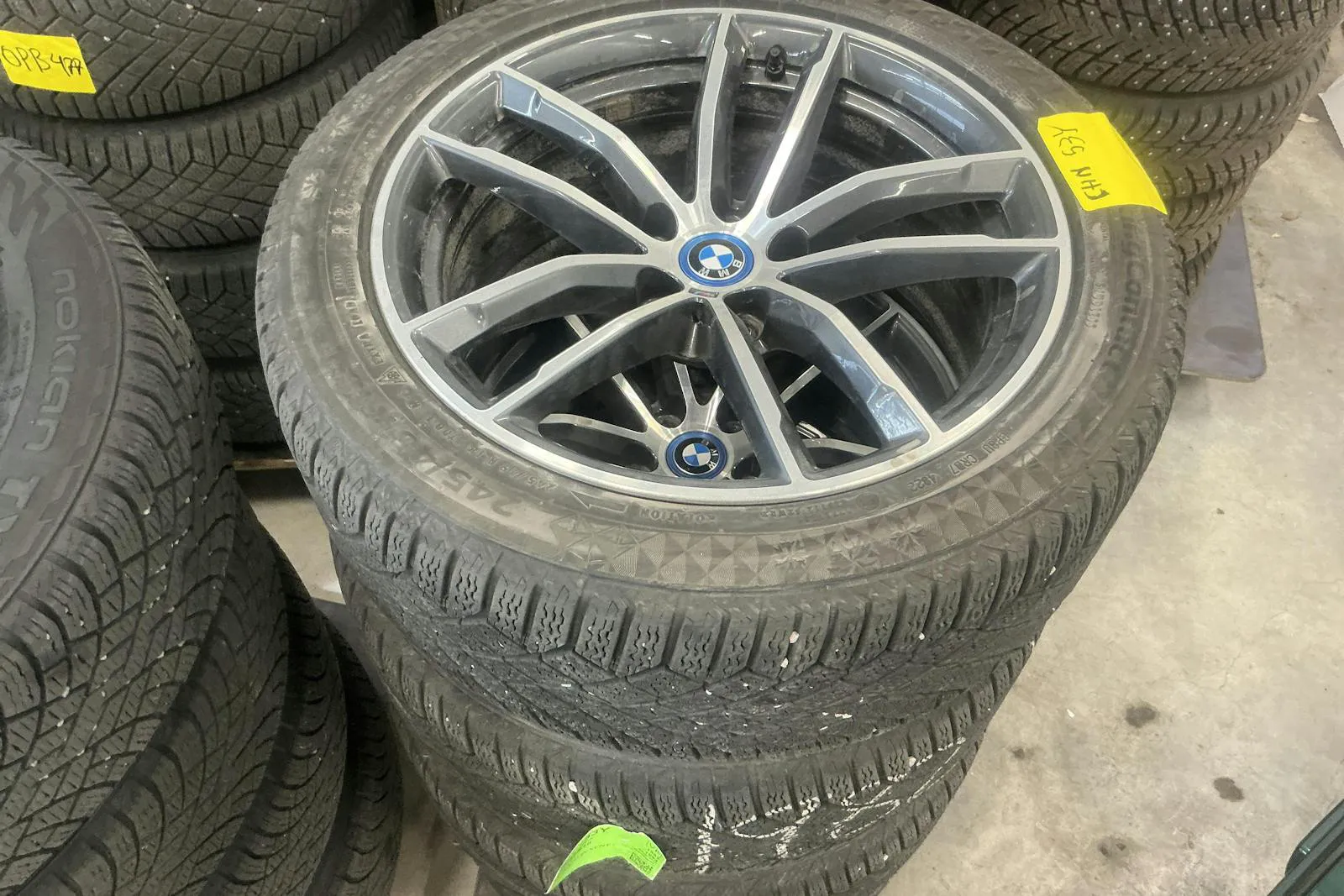 Vehicle image 14