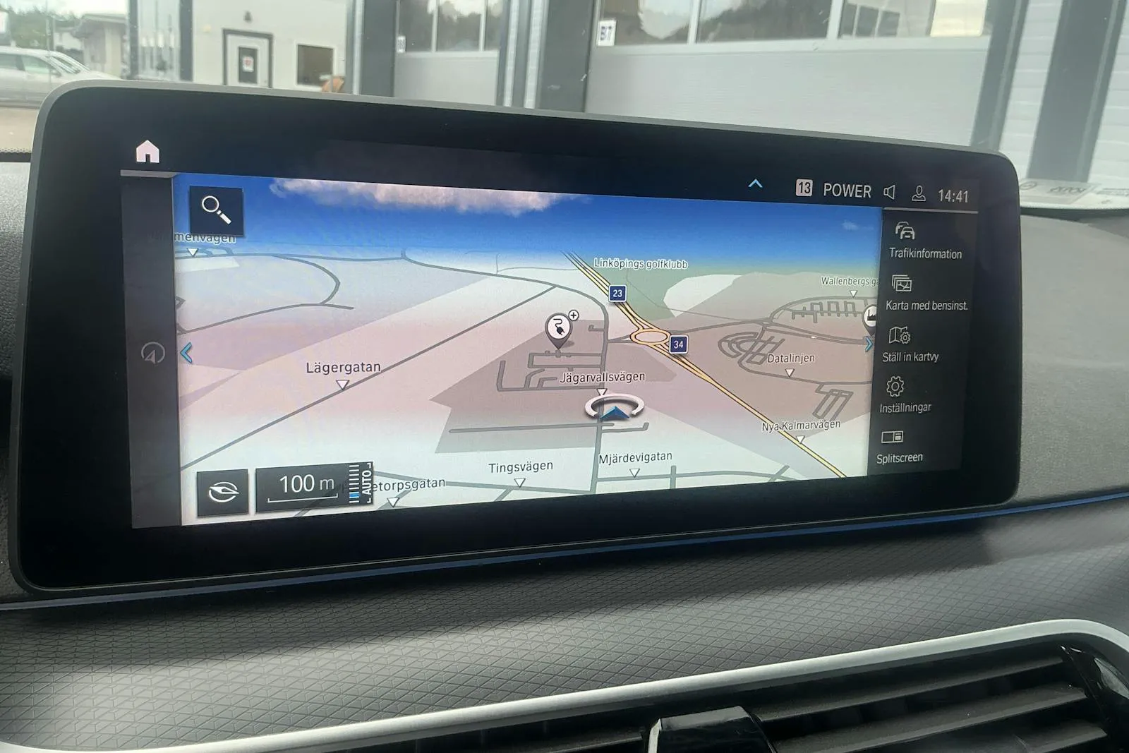 Vehicle image 11