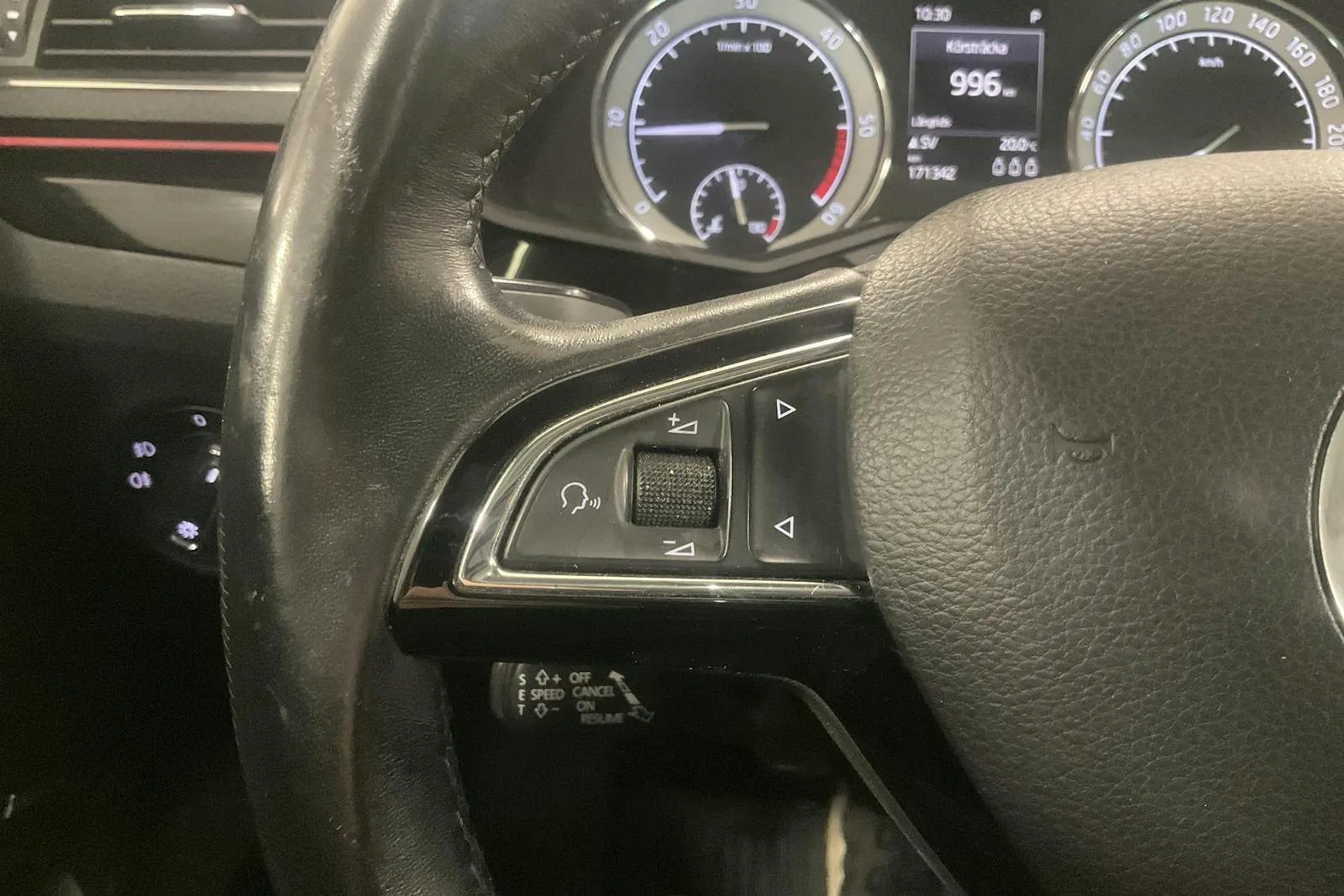Vehicle image 22