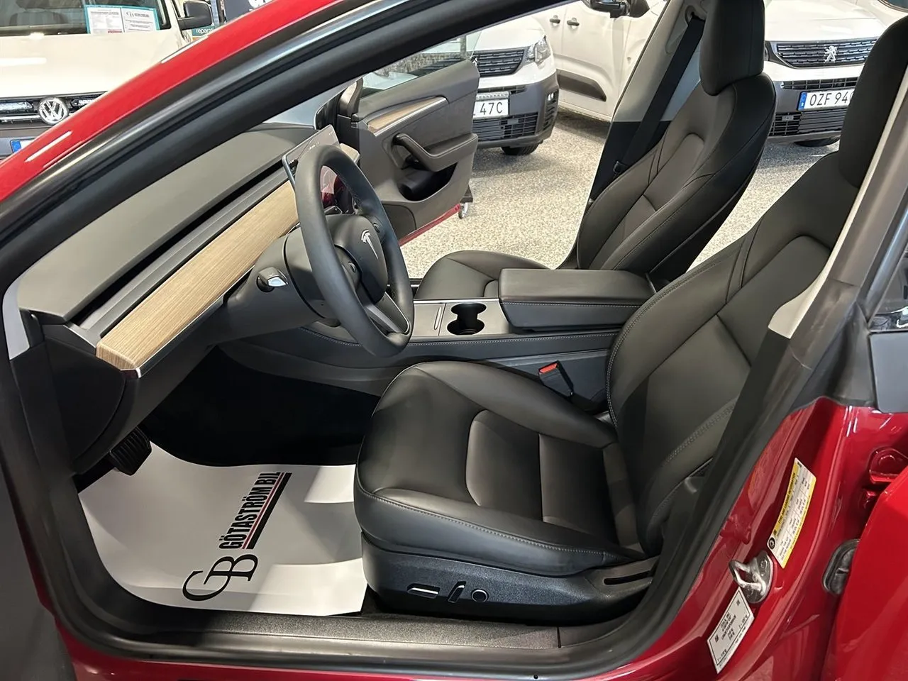 Vehicle image 9