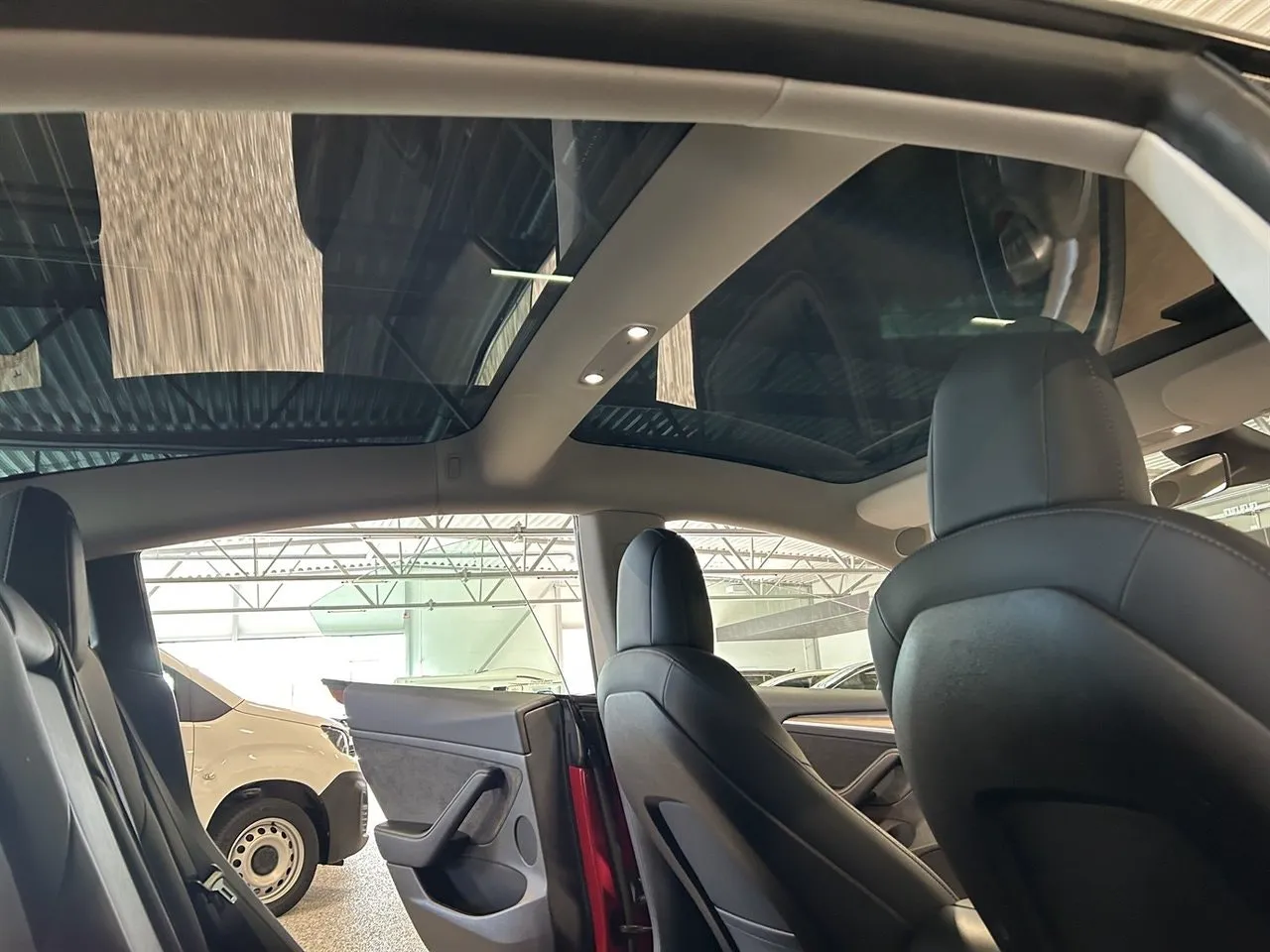 Vehicle image 18
