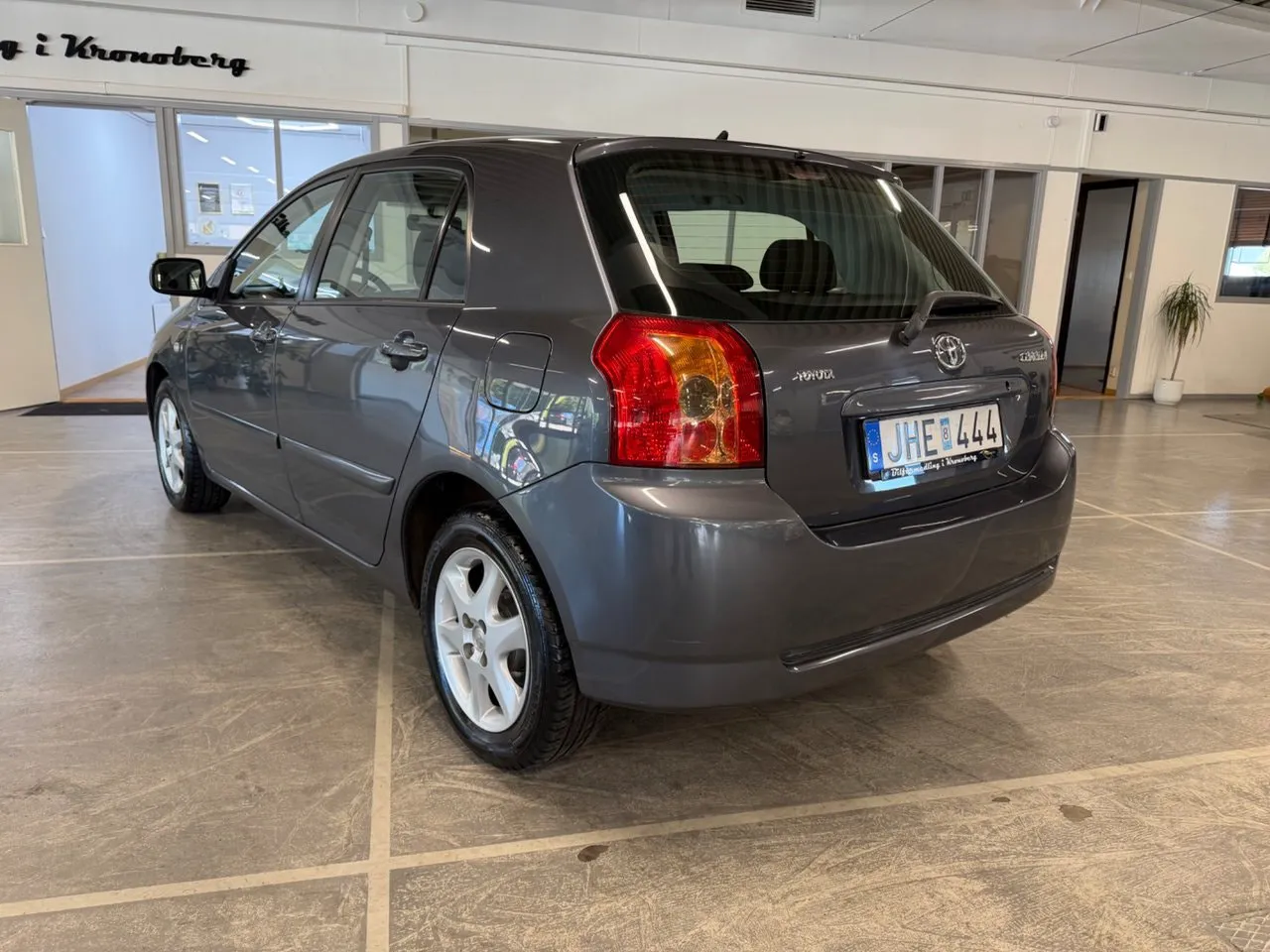 Vehicle image 3