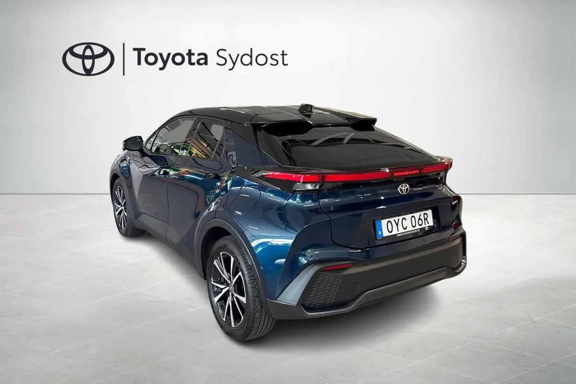 Vehicle image 10