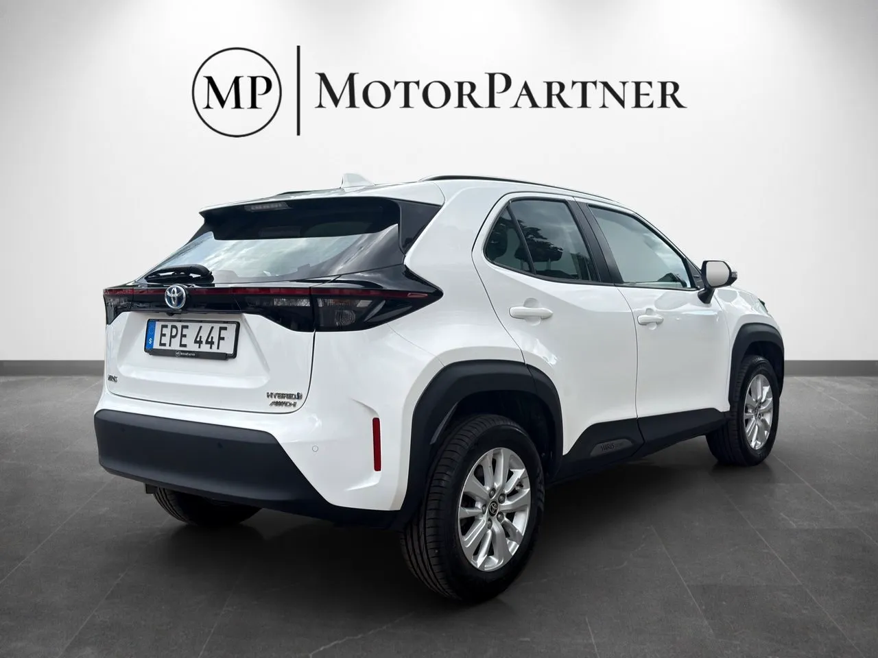 Vehicle image 6