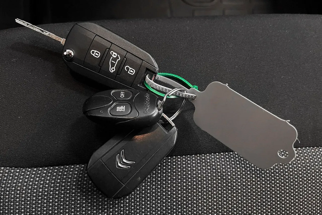 Vehicle image 21