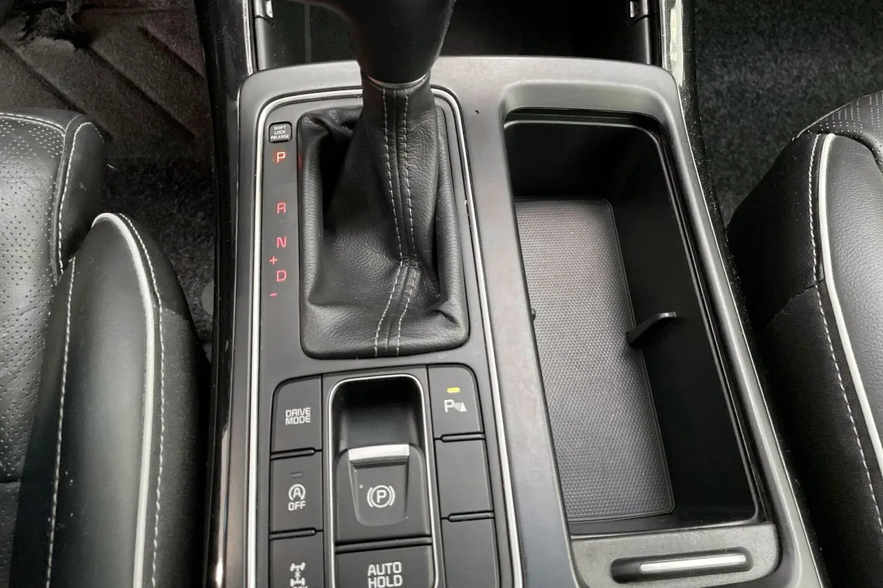 Vehicle image 25