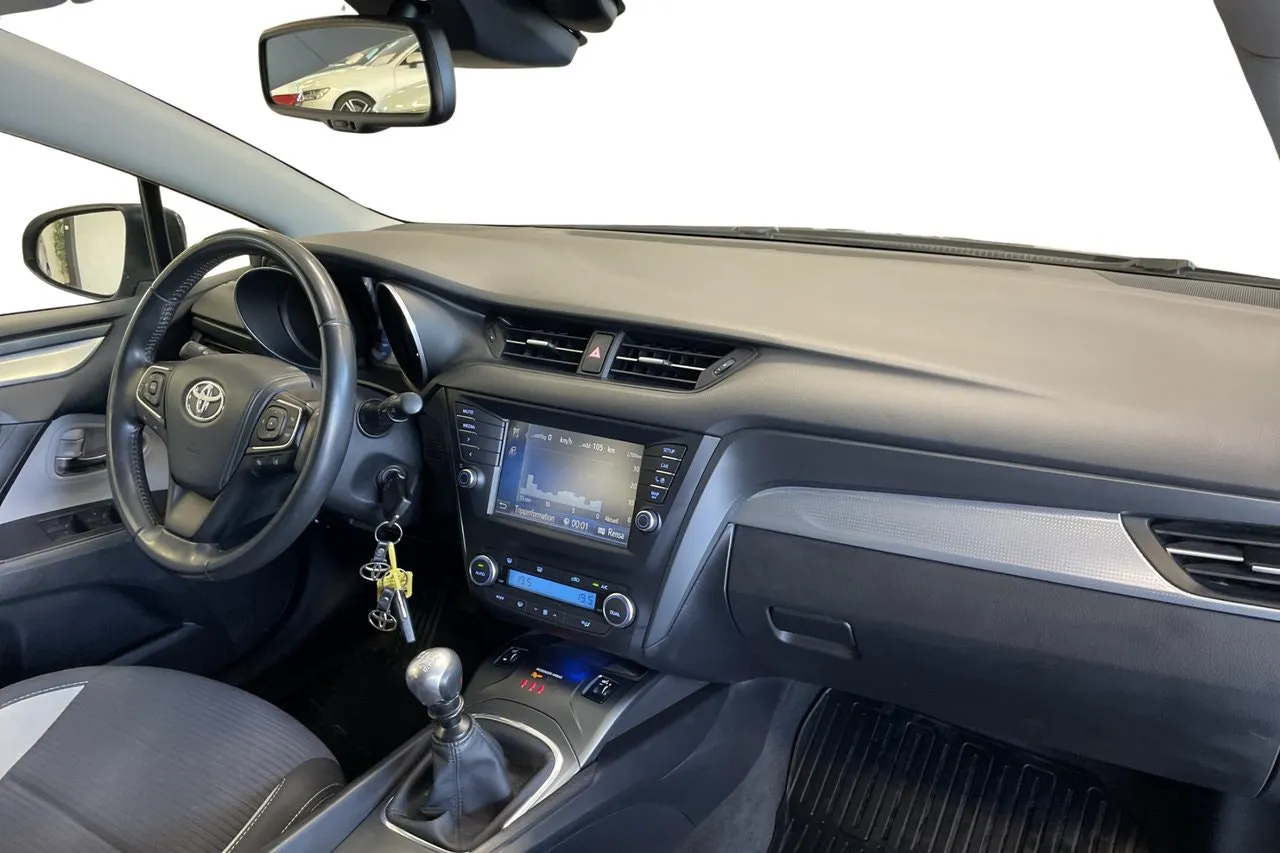 Vehicle image 16